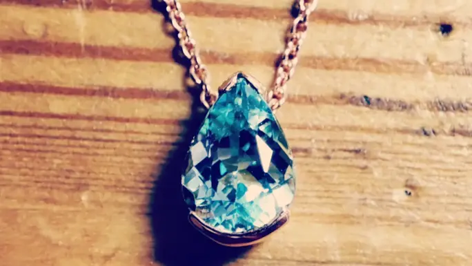 Pendentif bleu