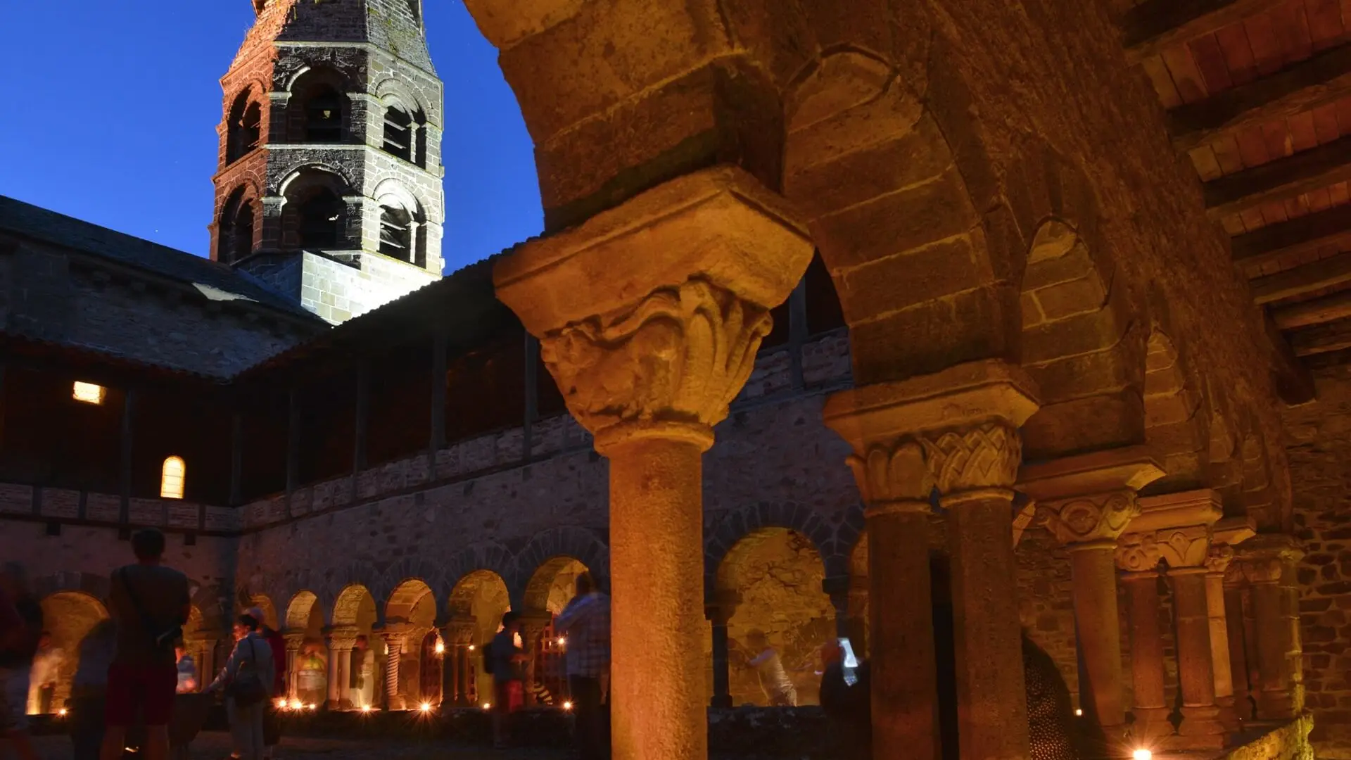 Cloître la nuit