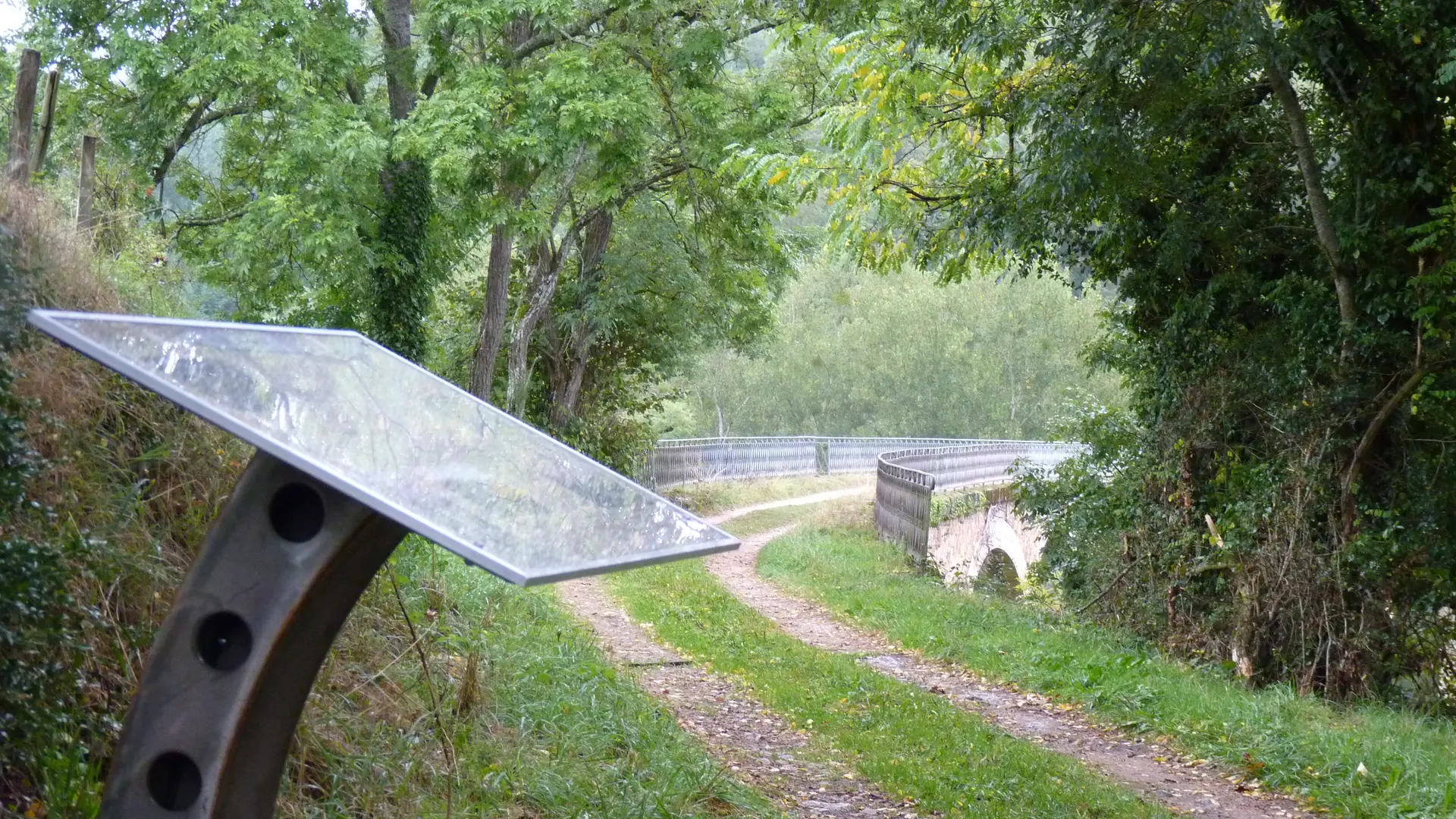 Sentier du Tacot à Juré