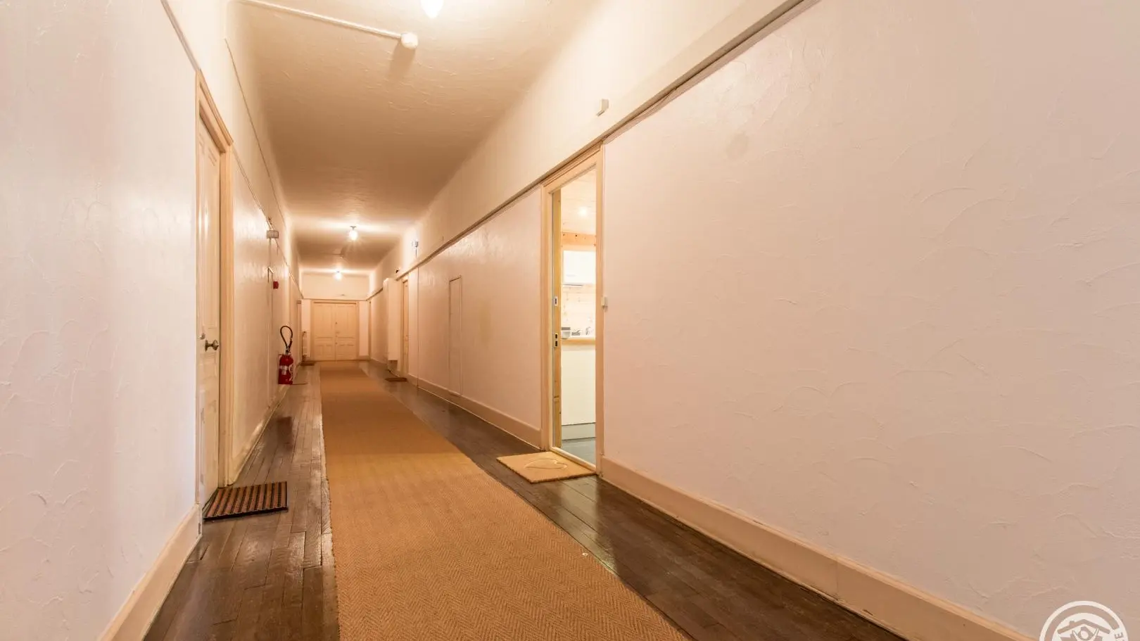 Couloir avec entrée du gîte (pore ouverte)