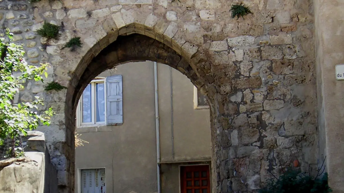 Porte de Moustiers