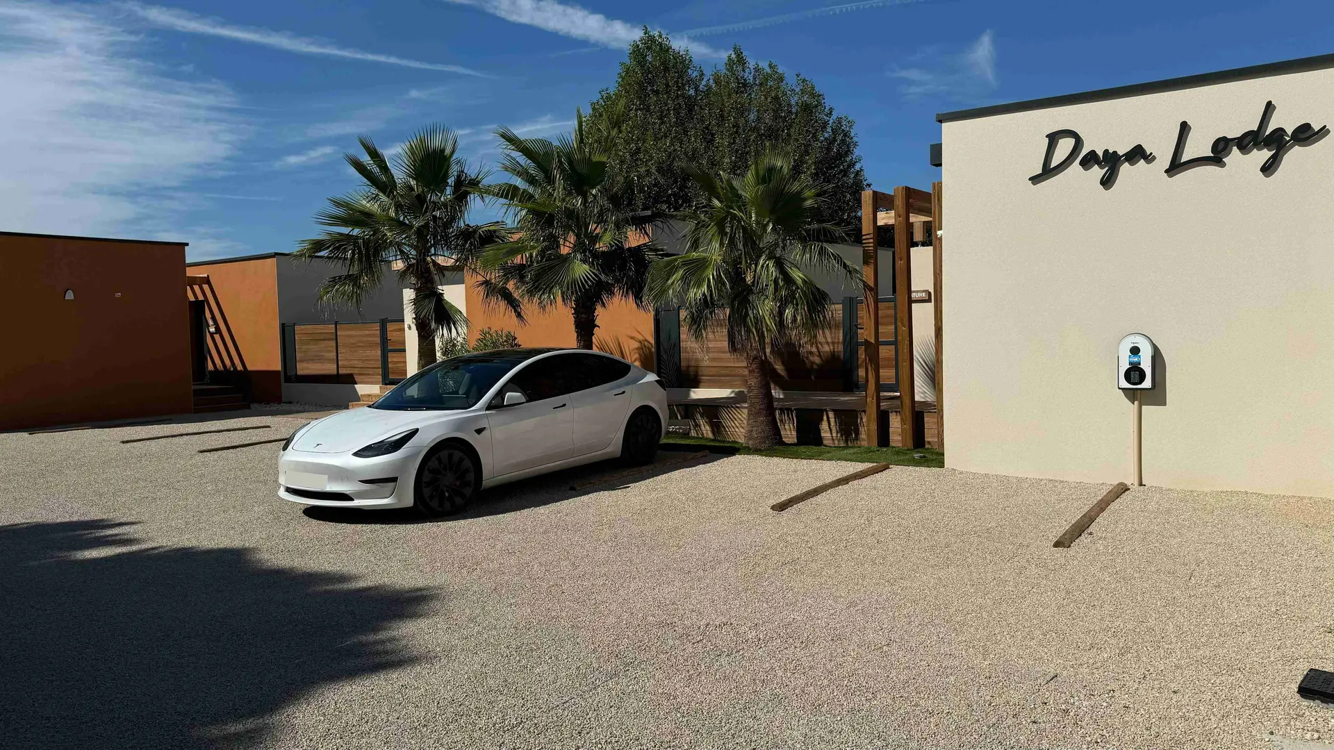 Daya Lodge - Lodge nature_L'Isle-sur-la-Sorgue Parking