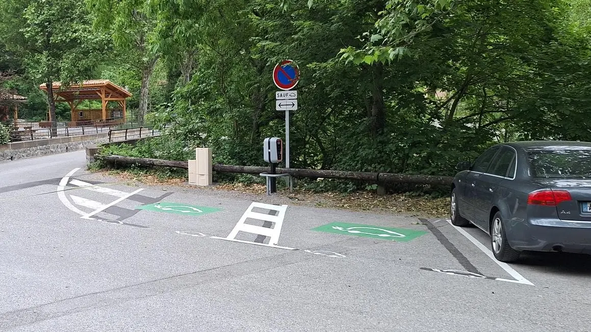 Borne de recharge électrique Auzet