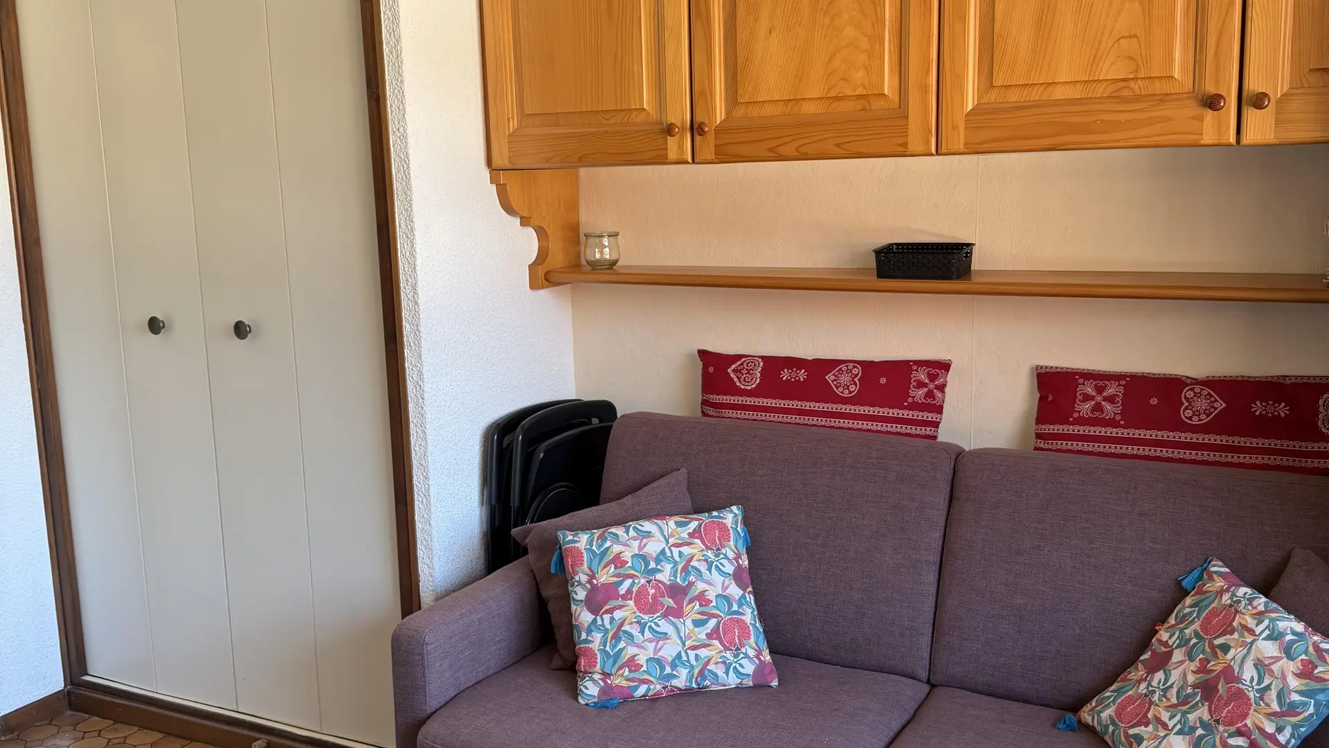 Salon, canapé, placard