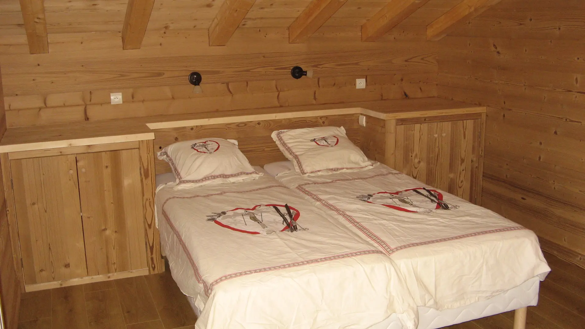 Chambre avec lits simples/Bedroom with single beds-Perrissin Thierry-Le Grand-Bornand