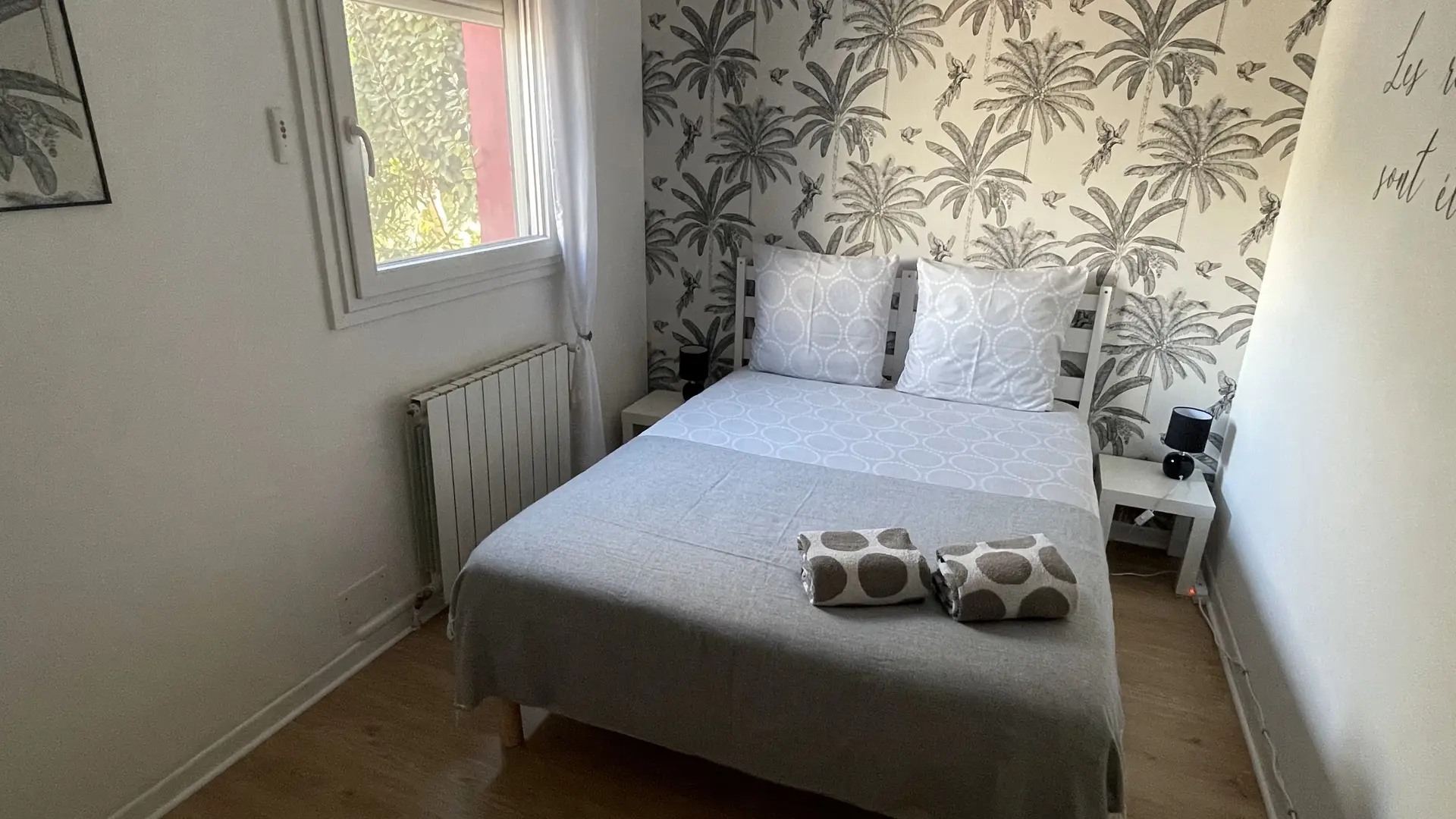 A l'ombre des oliviers_L'Isle-sur-la-Sorgue chambre grise