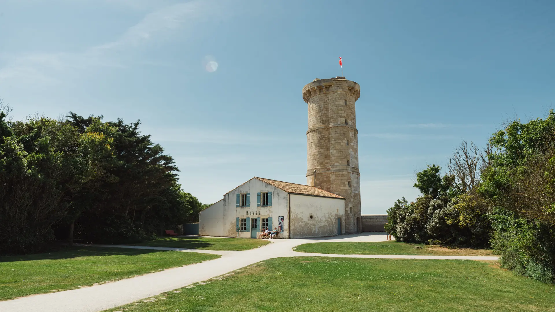 La Vieille Tour depuis le parc