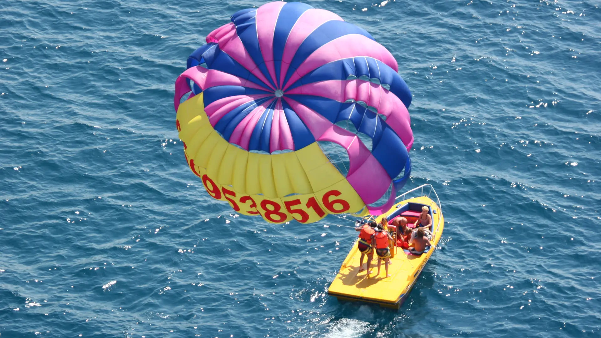 Jeux nautiques: Parachute ascensionnel