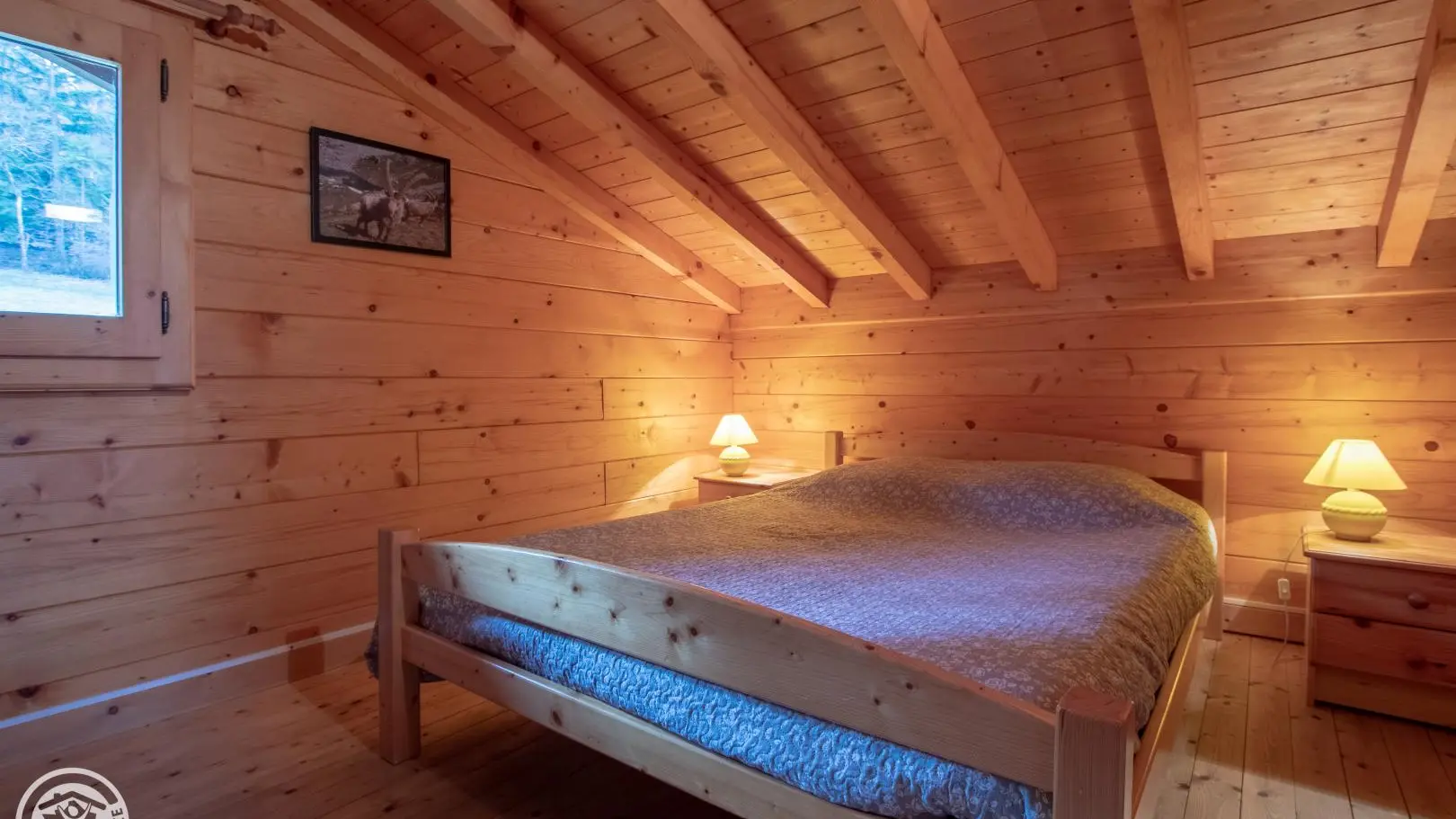 A l'étage, chambre avec 1 lit 140 cm.