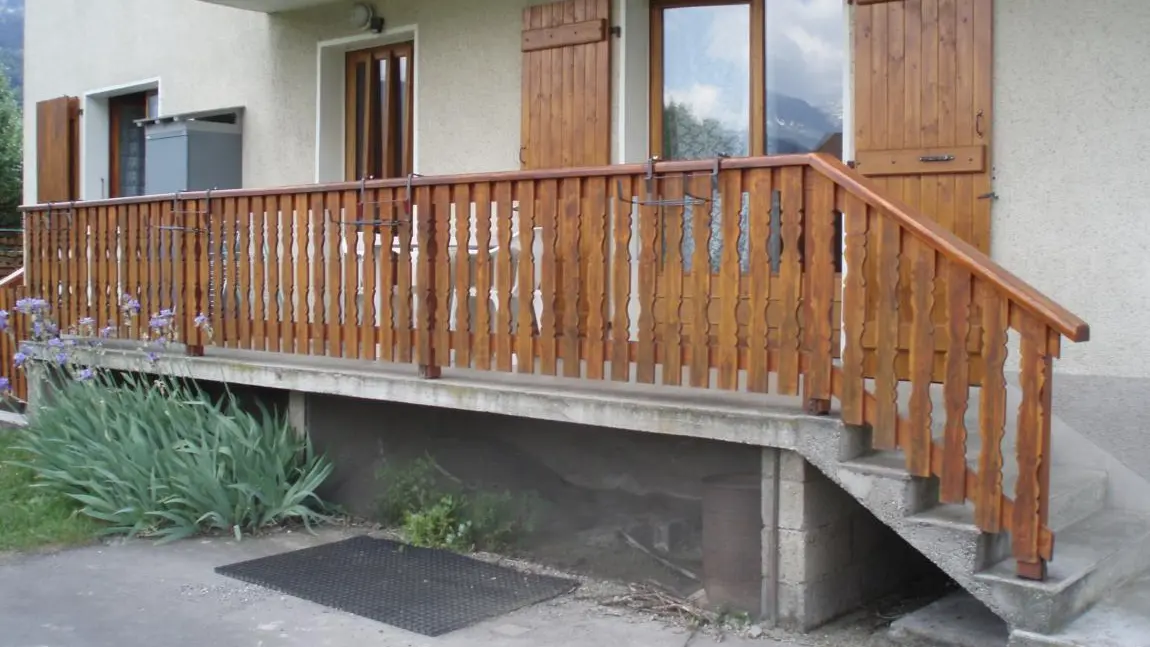 l'entrée de l'extérieur