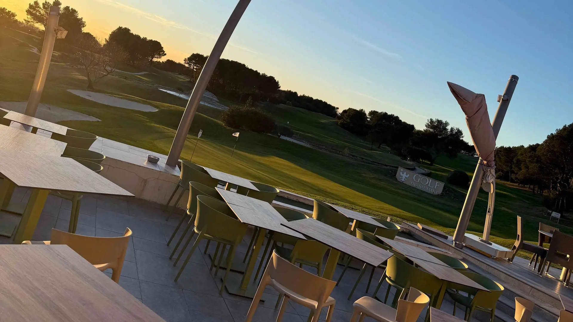 B2 Restaurant_Fontaine-de-Vaucluse terrasse extéreiure