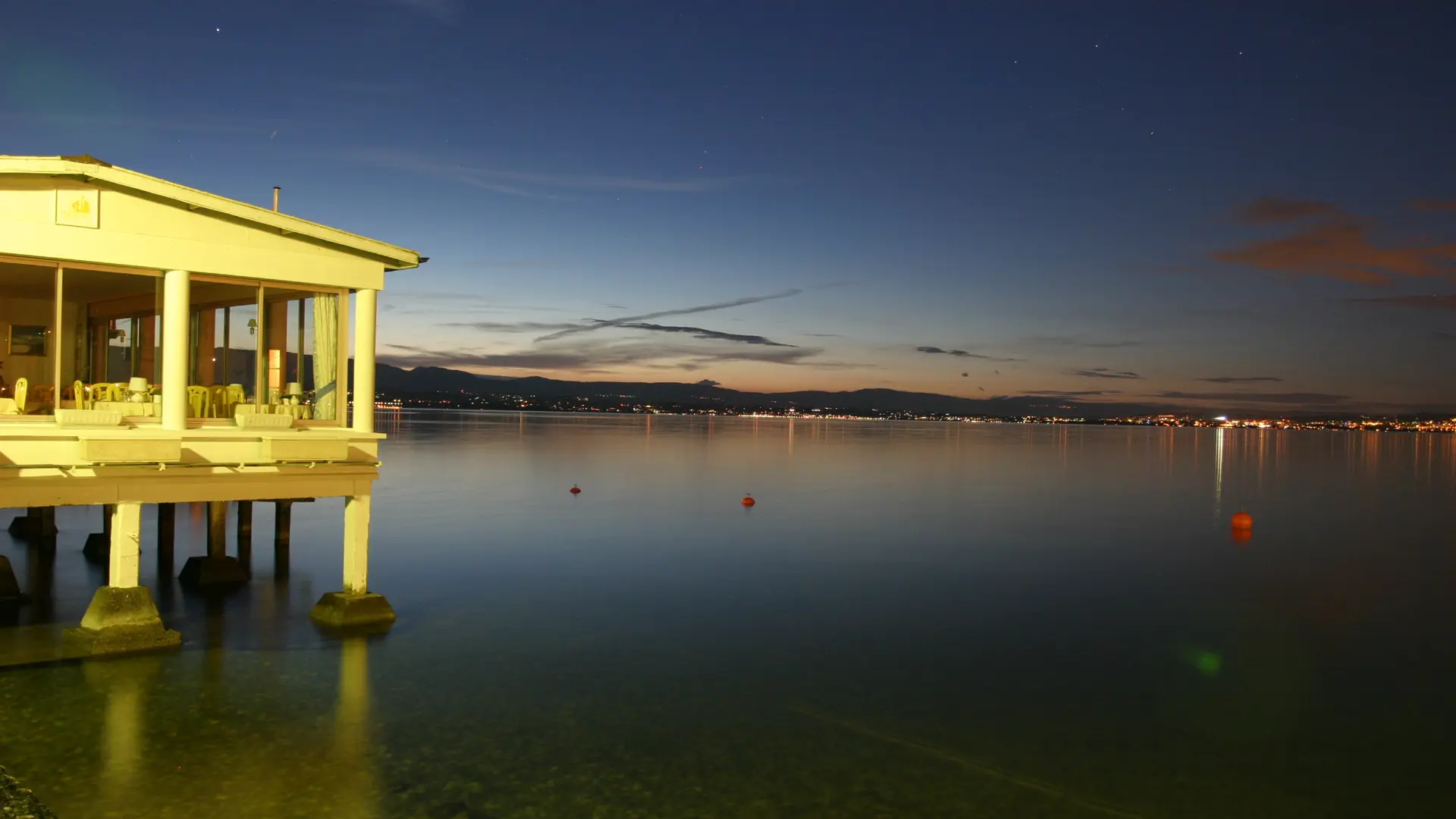 Façade extérieure la nuit