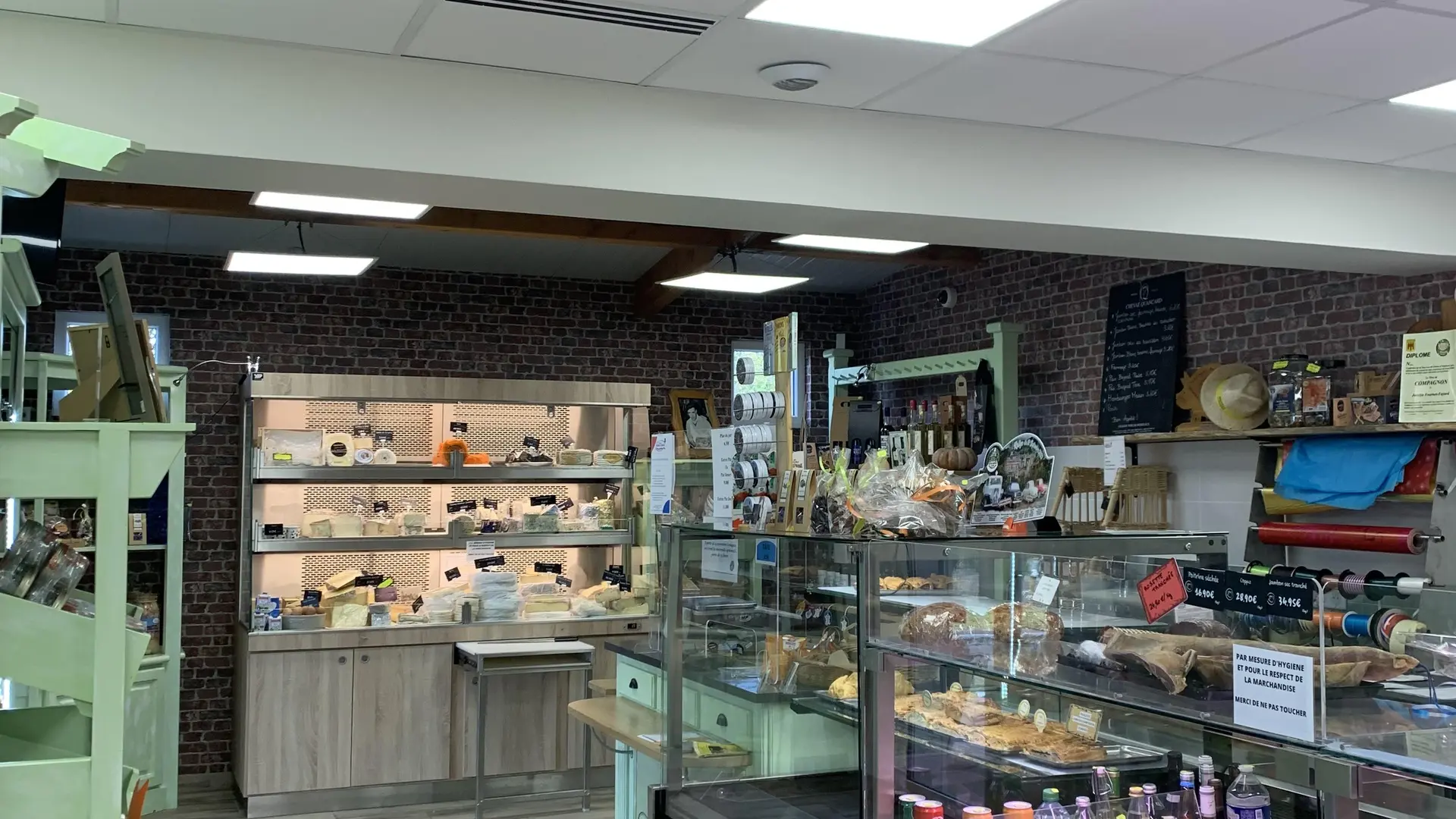 La Boutique 3
