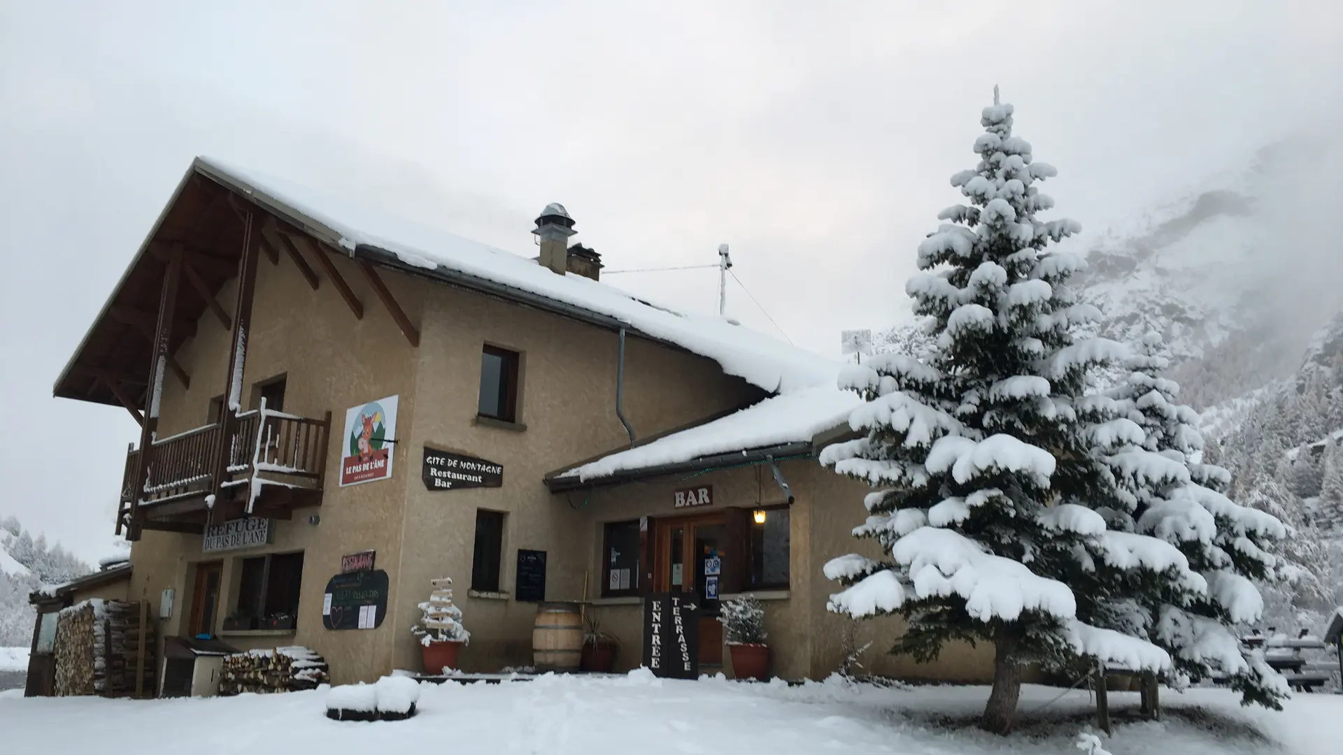 le gîte sous la neige