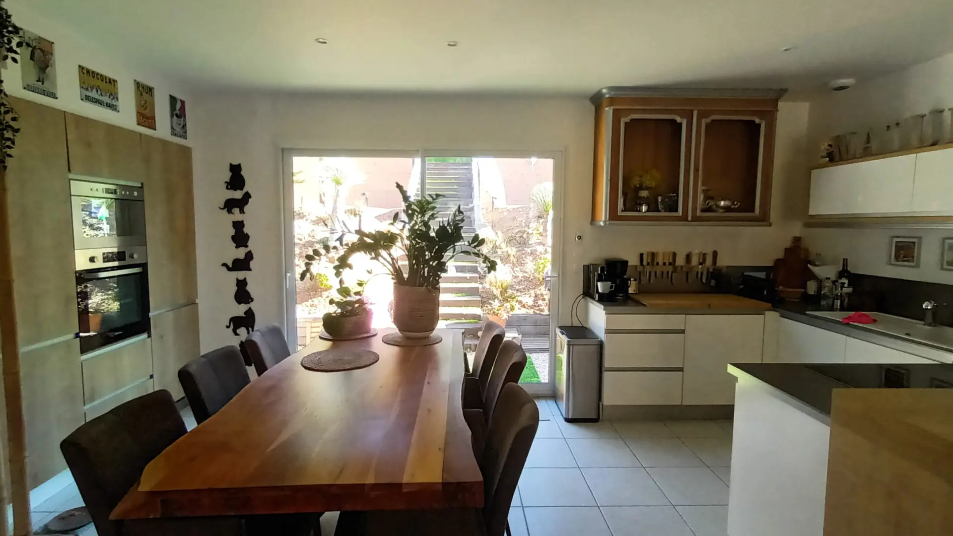 Salle à manger et cuisine américaine