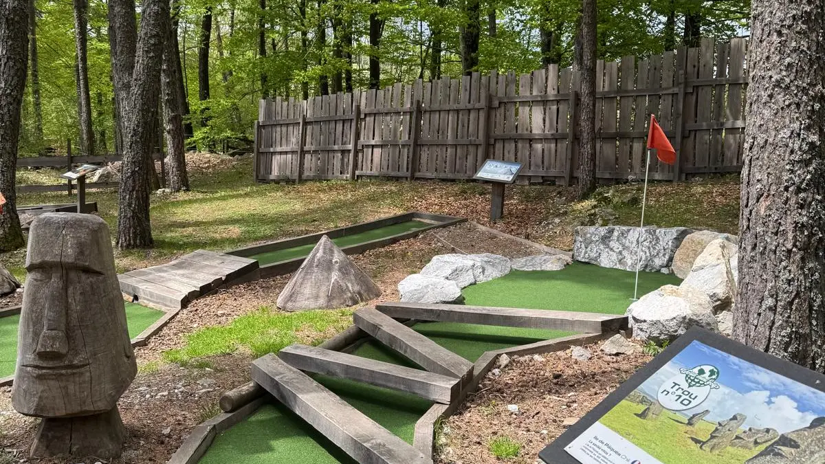 trou mini golf ile de Pâques