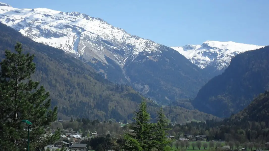Vue sur la vallée depuis le balcon.
