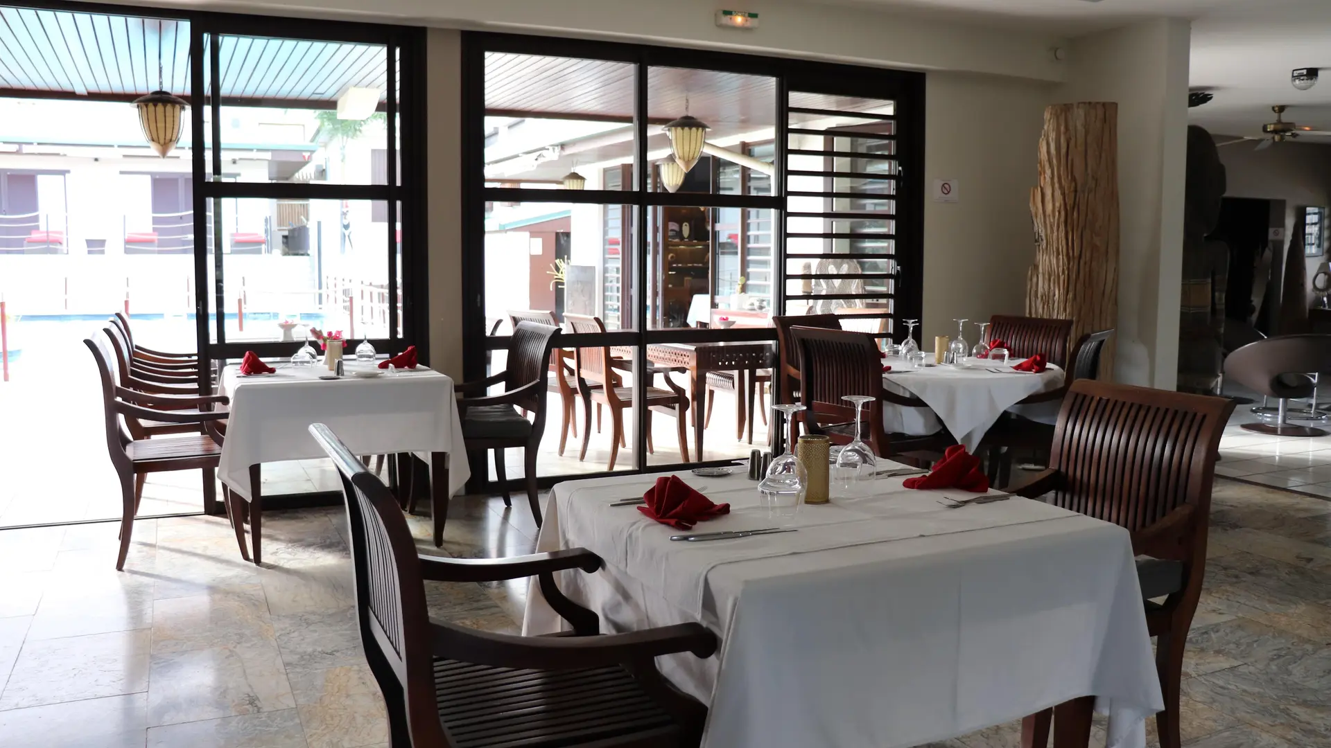 restaurant, hôtel hibiscus, koné