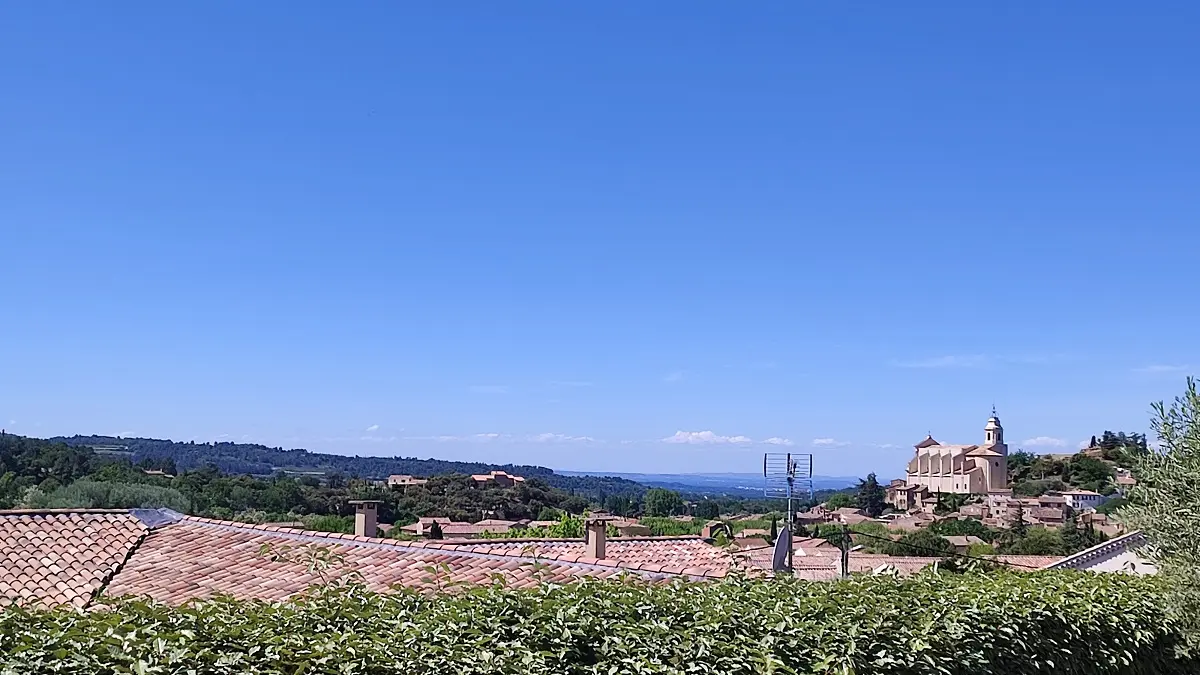 Vue sur le village de Bedoin