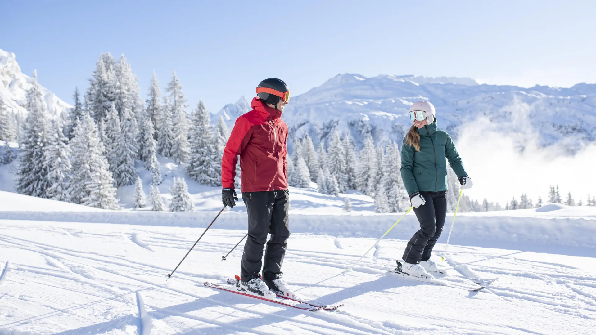 Couple skiant à Plaine Joux