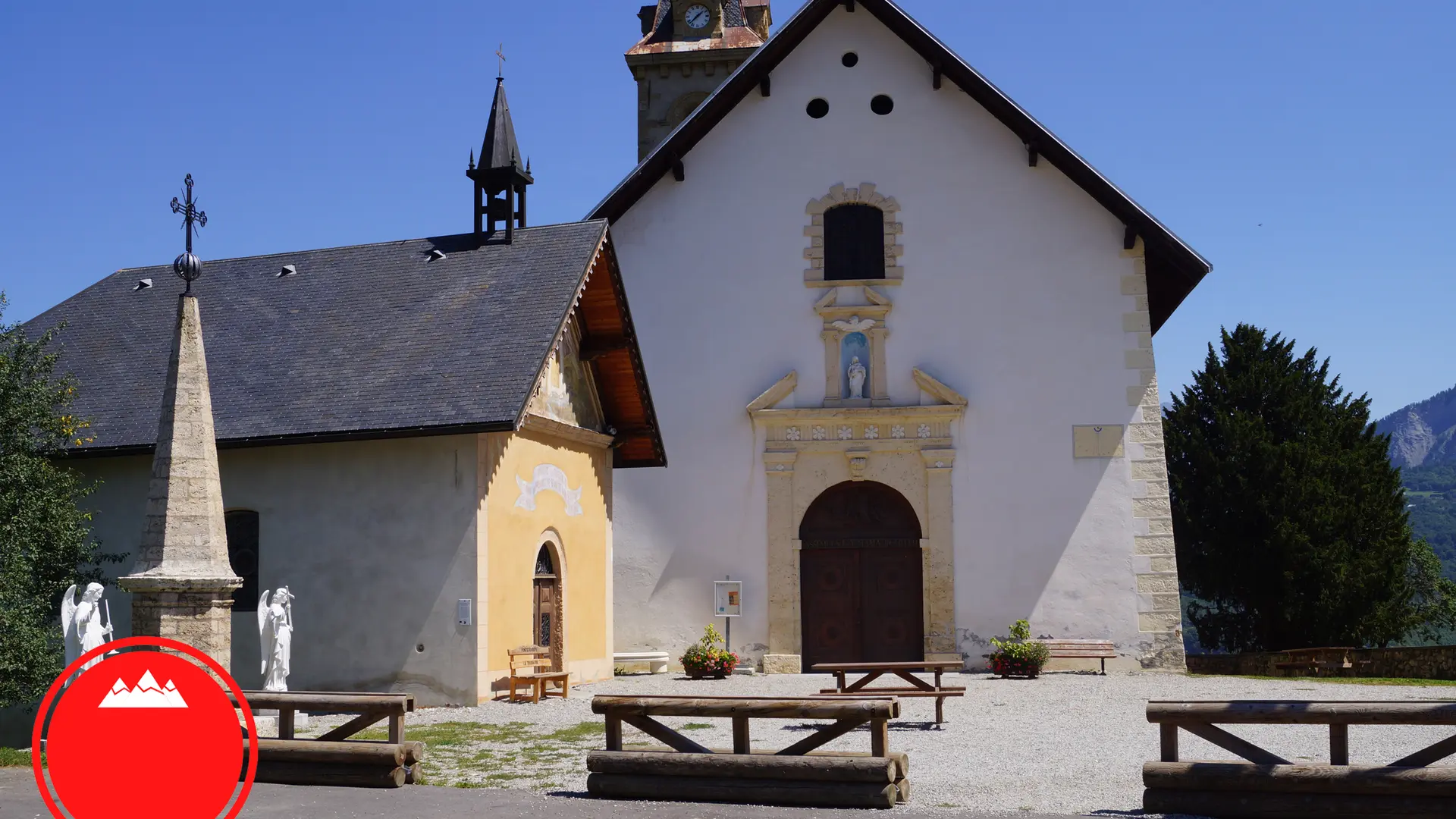 Départ de la randonnée La Forestière à la mairie de Fontcouverte