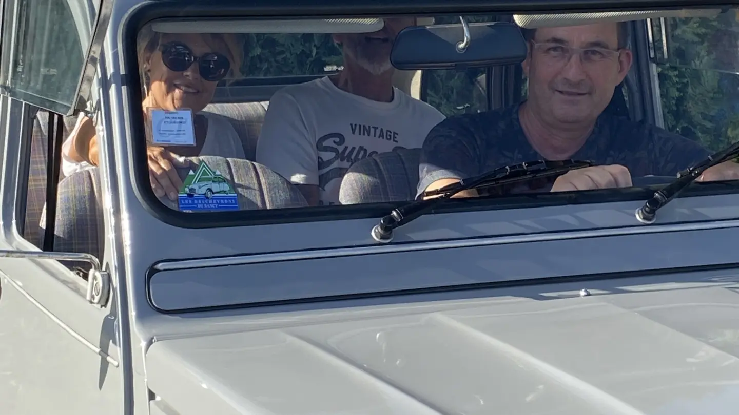 clients balade 2 CV à l'intérieur