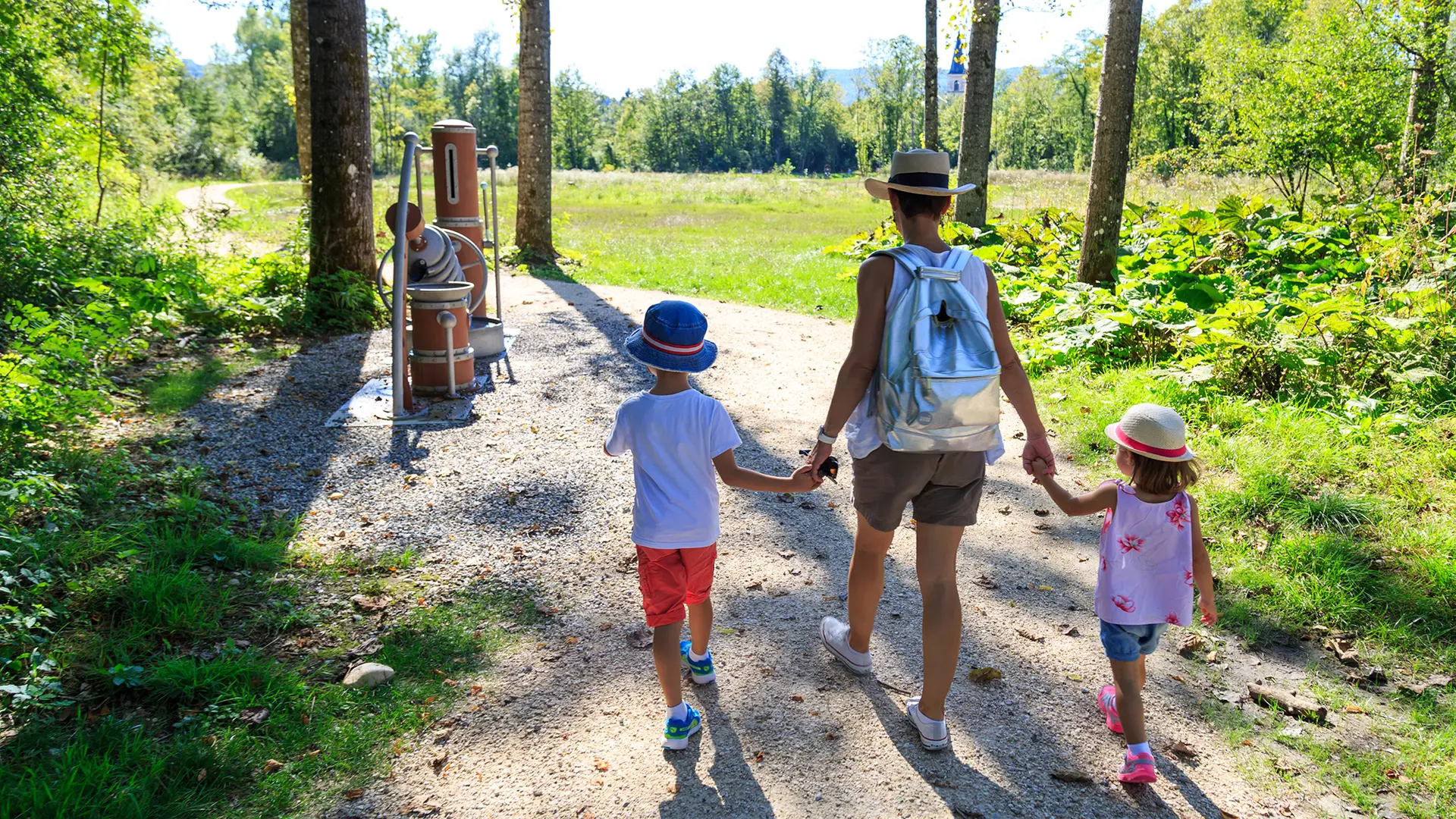 Promenade sur la base de loisirs