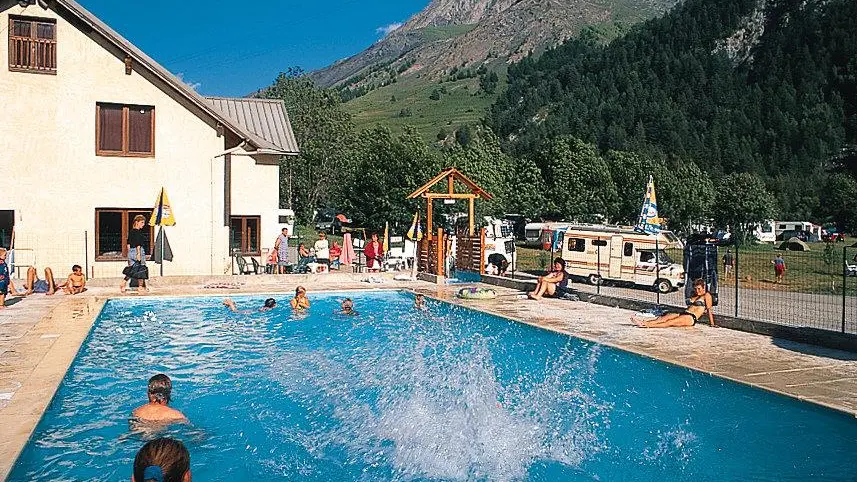 La piscine du camping - La Grave