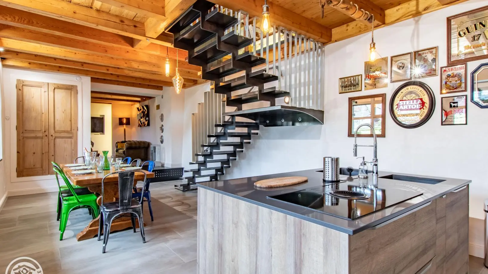 Pièce principale - Cuisine et espace repas