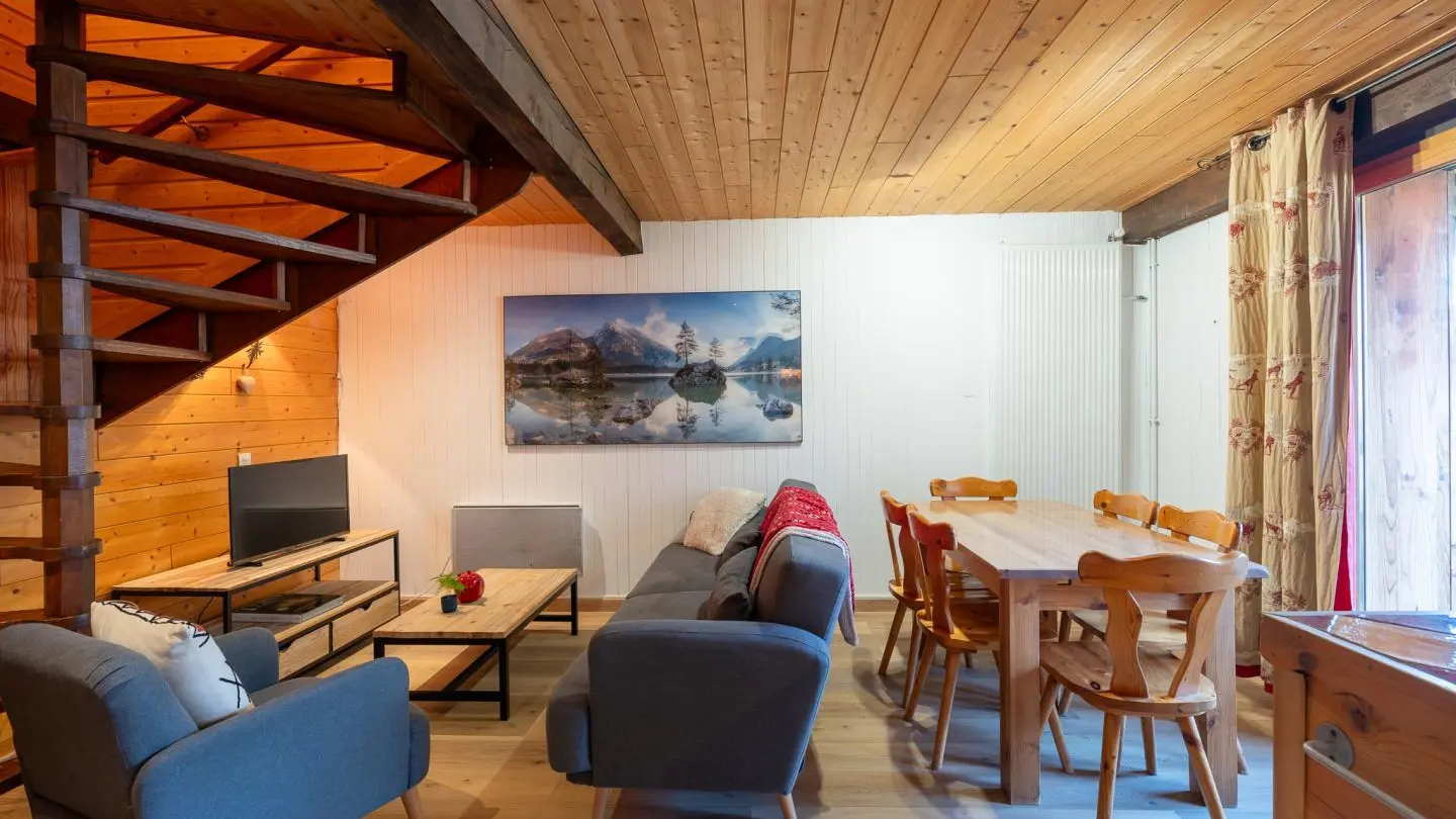 Le coin salon et table à manger