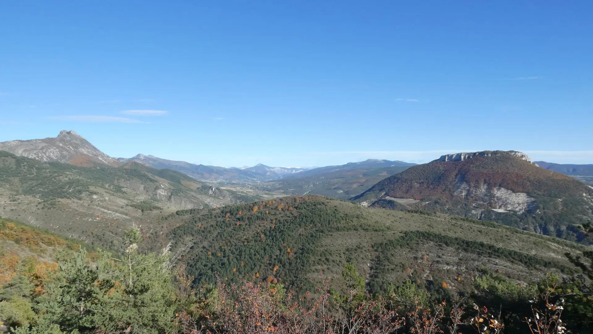 Dominant la vallée du Rosannais
