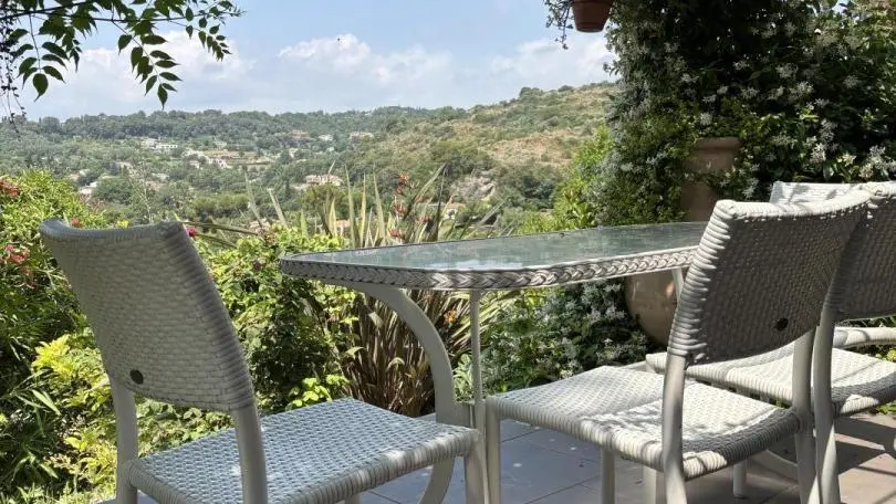 Gîte Mas de la Galinette Pivoine-Vue Terrasse-Biot-Gîtes de France Alpes-Maritimes