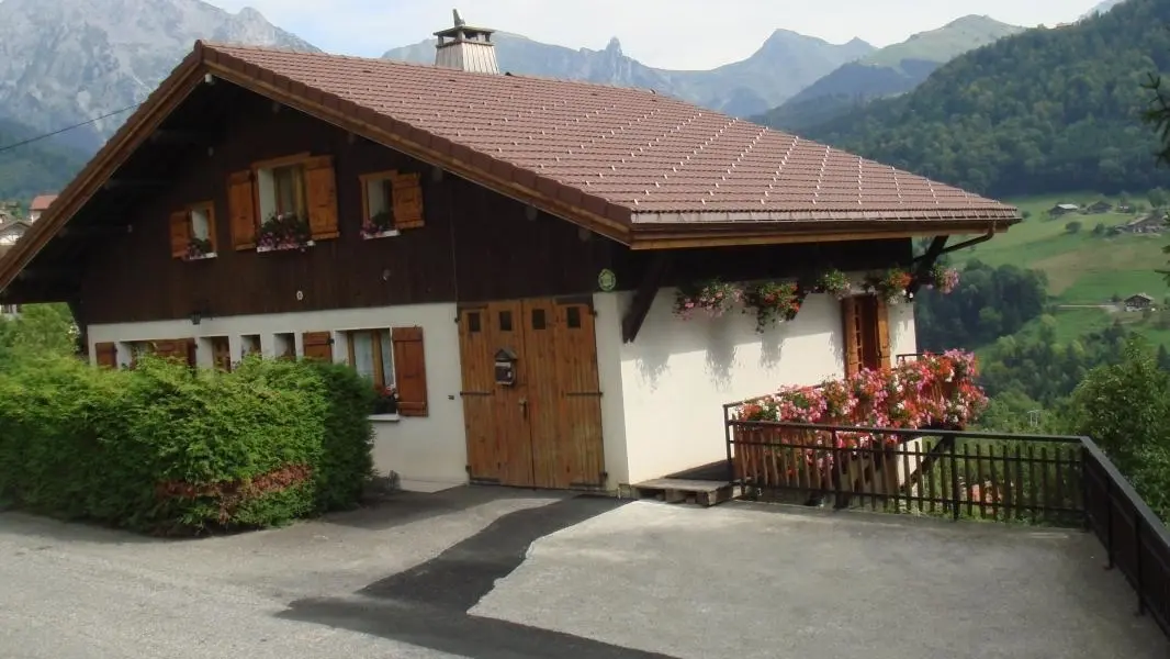 Vue d'été où sont situés les deux gîtes.