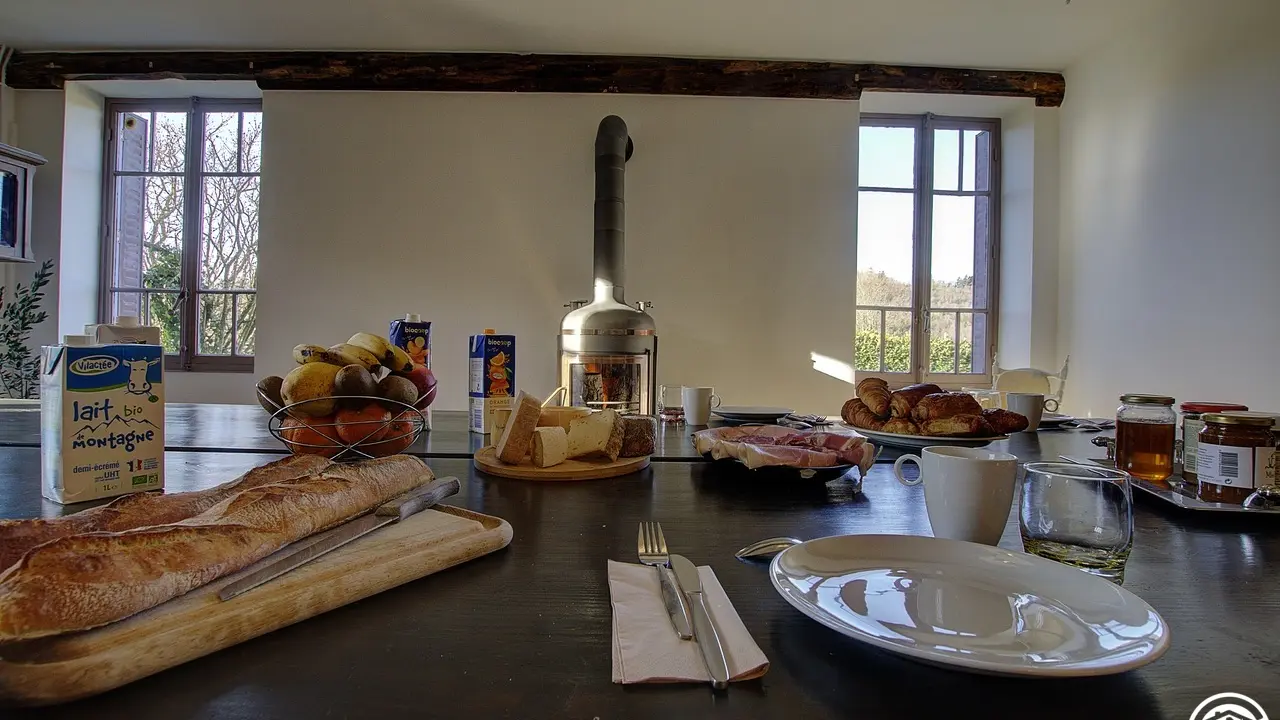 Des produits locaux et bio seront servis au petits déjeuners et lors de la table d'hôtes sur réservation.