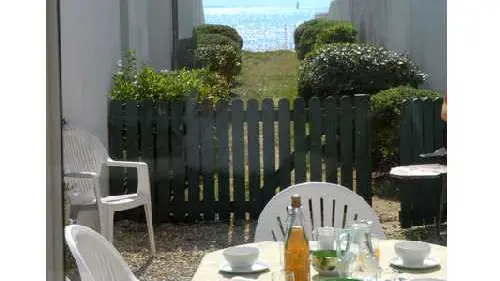 terrasse accès direct à la mer