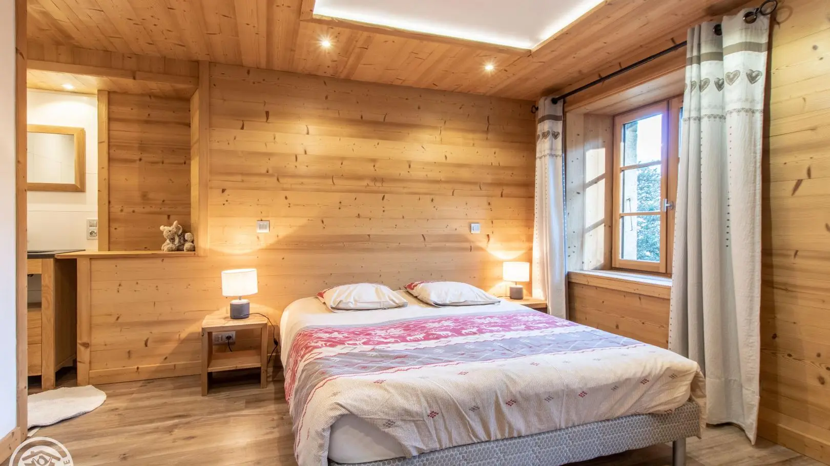 Chambre parentale avec salle d'eau privative