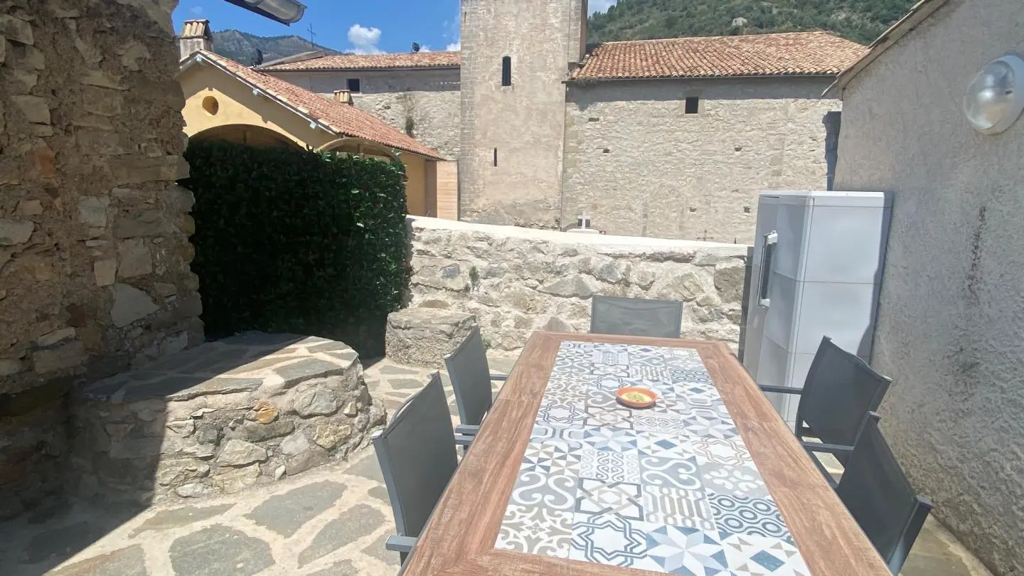 Terrasse avec mur végétalisé, Baous de Lucéram Gîtes de France Alpes-Maritimes