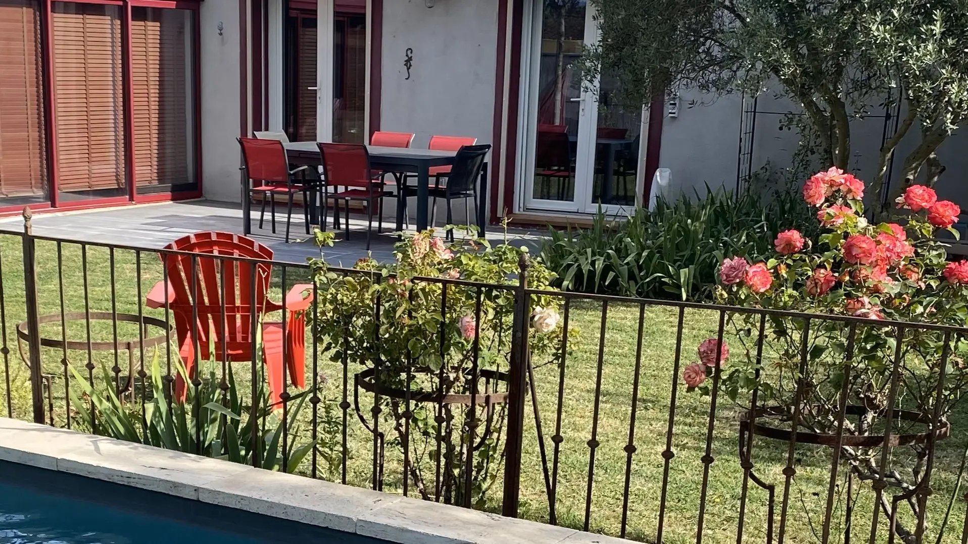 A l'ombre des oliviers_L'Isle-sur-la-Sorgue jardin et piscine