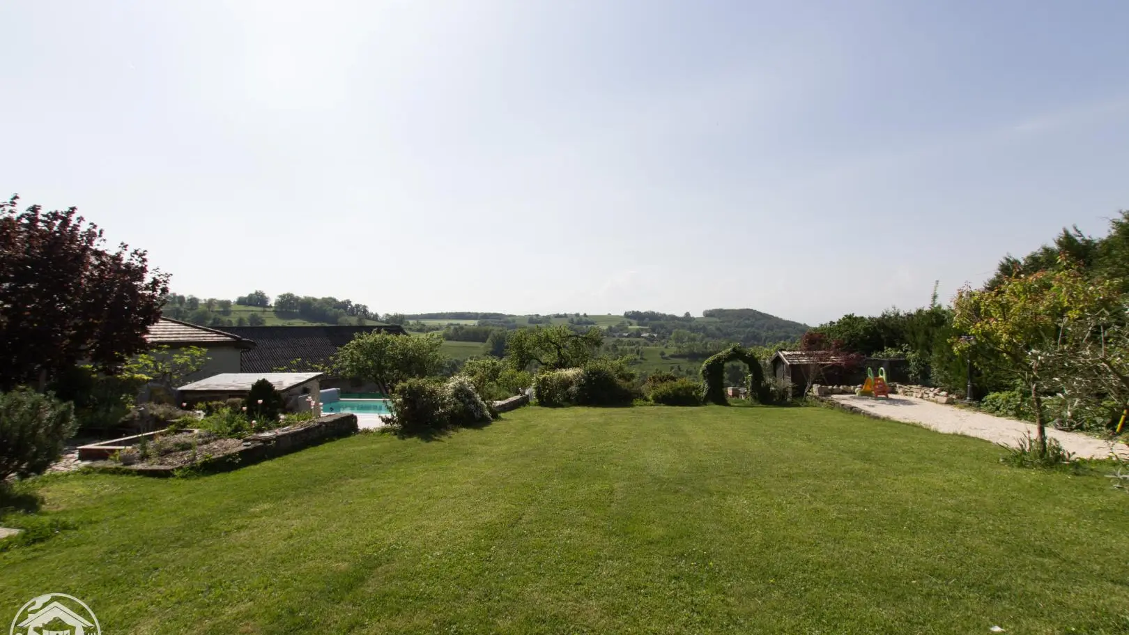 Jardin avec terrain de pétanque