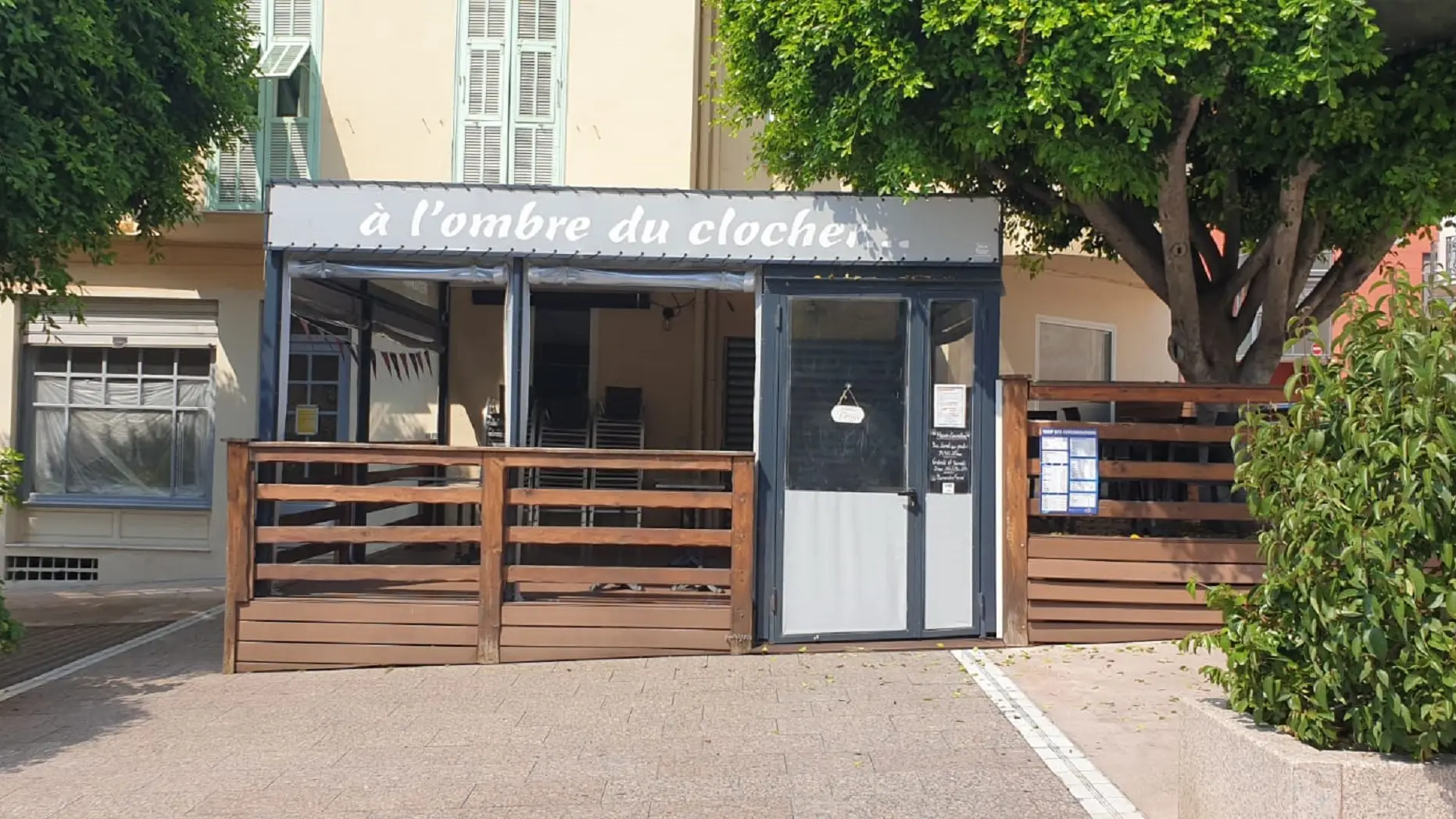 Façade du restaurant A l'Ombre du Clocher