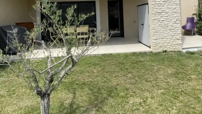 Gîte entre deux eaux_L'Isle-sur-la-Sorgue côté jardin