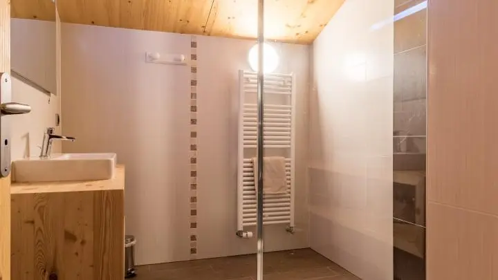 Salle de bains privative pour la chambre 2 couchages