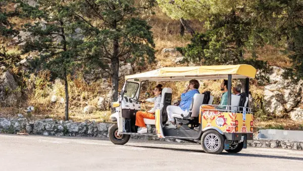 Tuk Tuk tour around Notre Dame