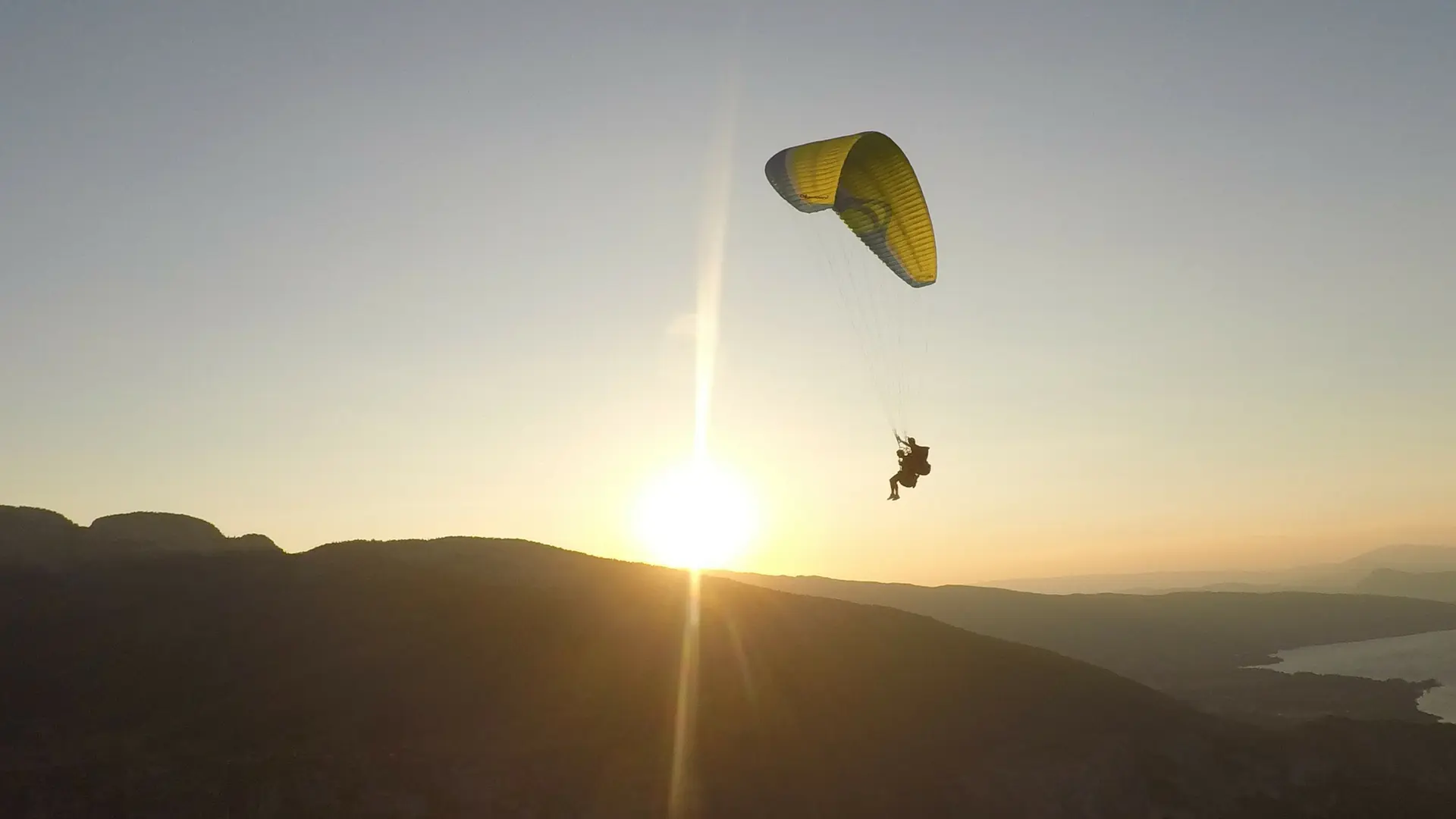 vol parapente coucher de soleil lac d'Annecy