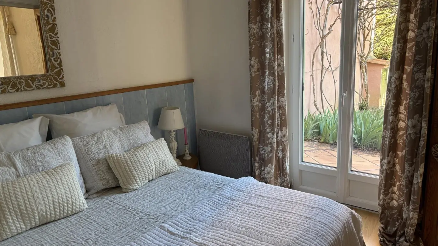 Gîte La Maison Victoire-Chambre ouverte sur le jardin-Roquebillière-Gîtes de France des Alpes-Maritimes