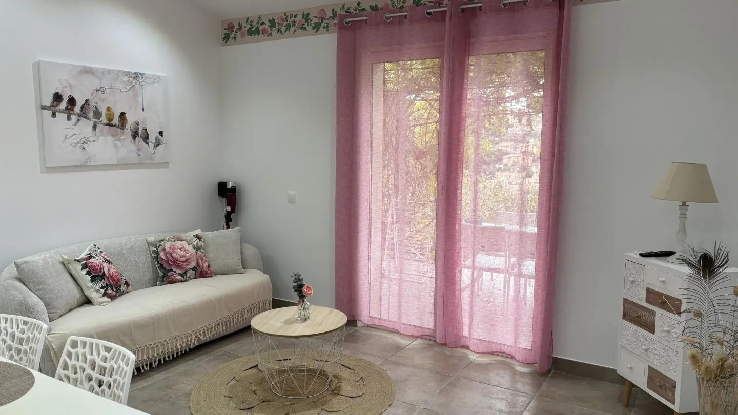 Gîte Mas de la Galinette Pivoine-Salon  Salle à manger-Biot-Gîtes de France Alpes-Maritimes