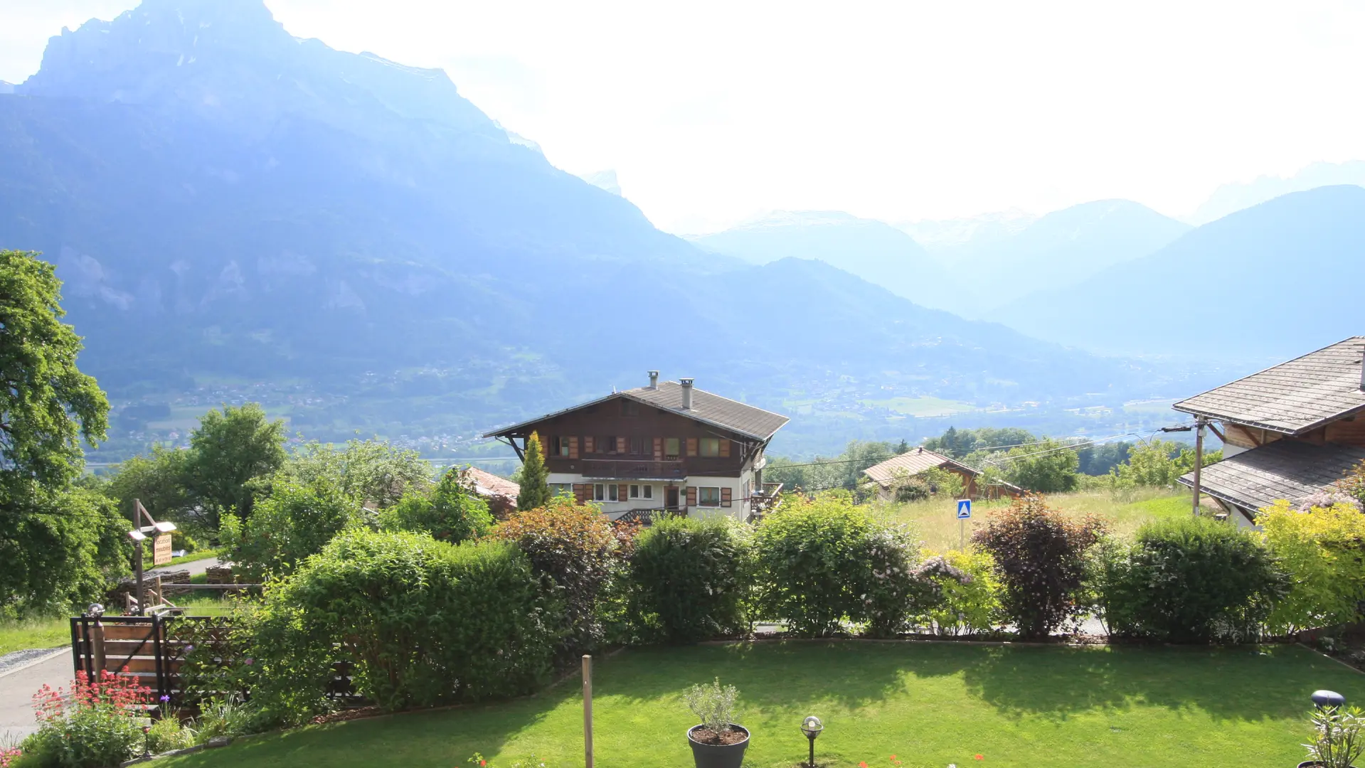 Vue sur la vallée depuis le balcon