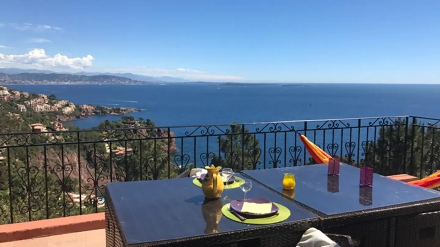 Terrasse Gîte Terres Rouge 2 à Théoule sur mer - Gîtes de France Alpes-Maritimes