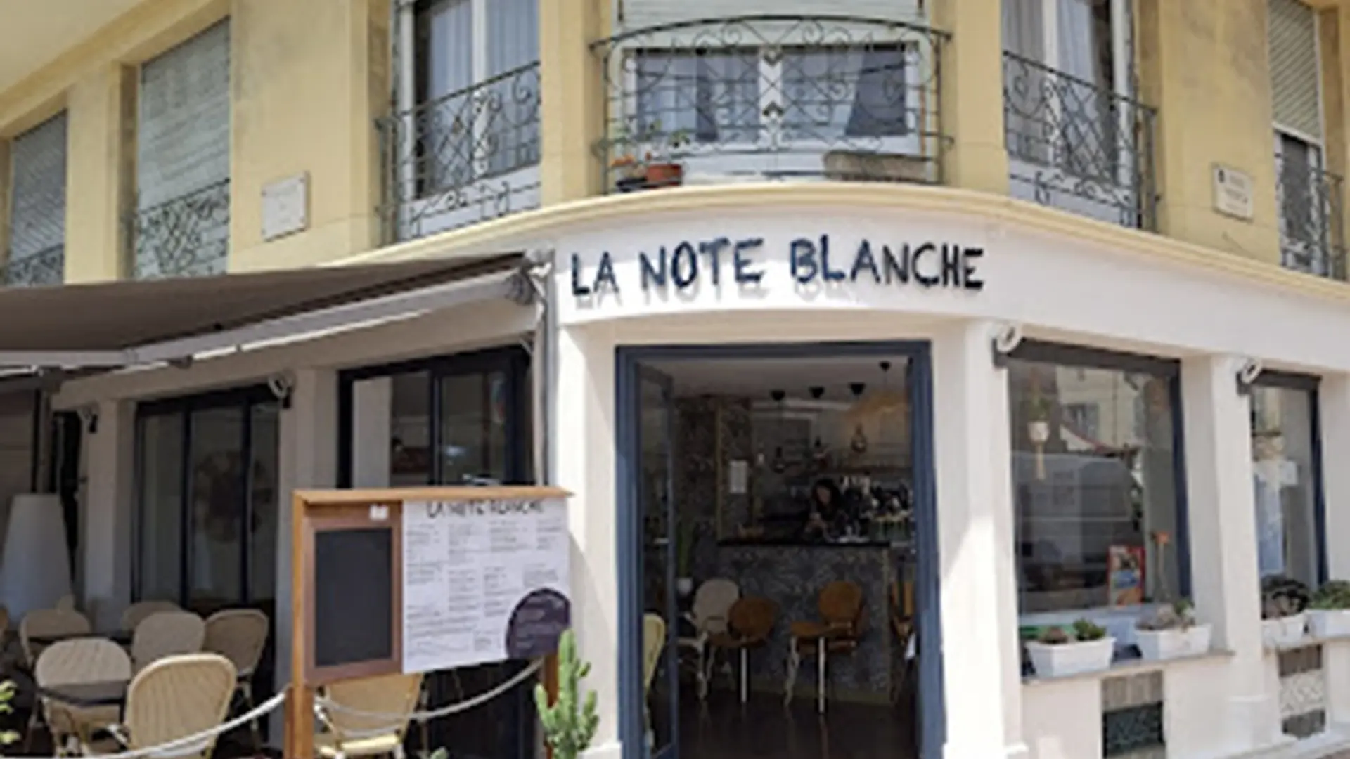 Vue de l'entrée du restaurant