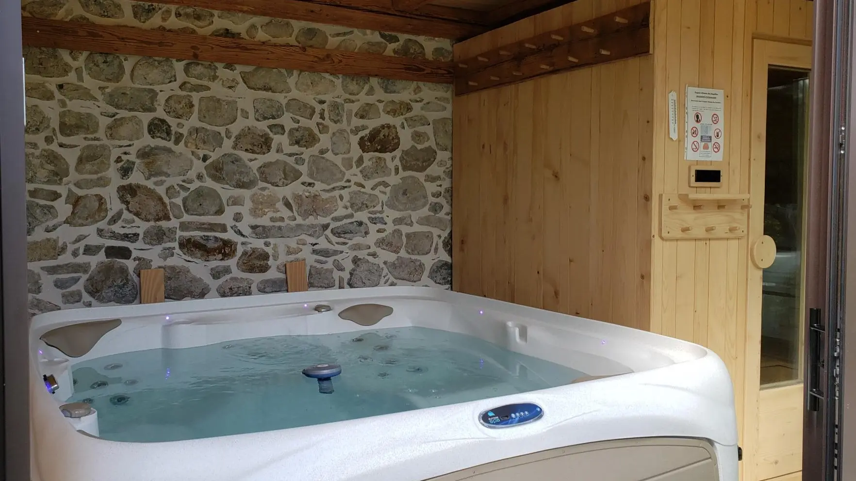 Le spa dans l'espace détente